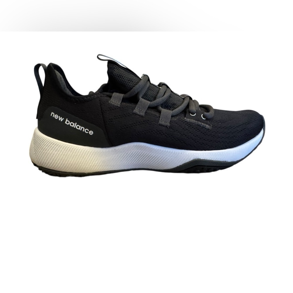 New Balance Women’s FuelCell Trainer in Black and White Sneakers Size 8